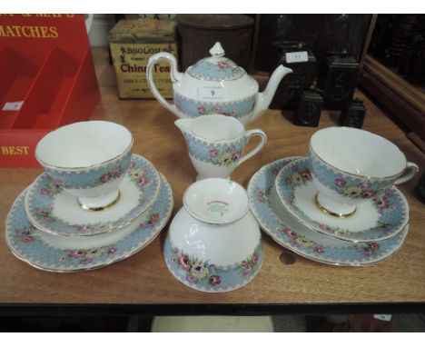 A vintage part tea service for two by Gladstone in the Glendevon pattern
