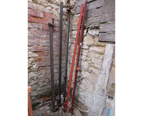 Five good long sash clamps, 180 cm in length approx 