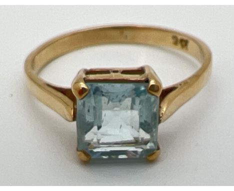 A vintage 9ct gold dress ring set with large square cut blue topaz stone. Stamped 9ct inside band, ring size NÂ½. 