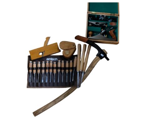 An axe, Antech chisels, a boxed Faithfull carpenter's plane, and draw knife etc 