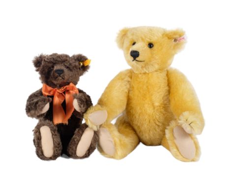 A 2001 Steiff Growler limited edition collector's teddy bear, ref. 654992, bear 02586 of 4000 limited edition pieces, and a S