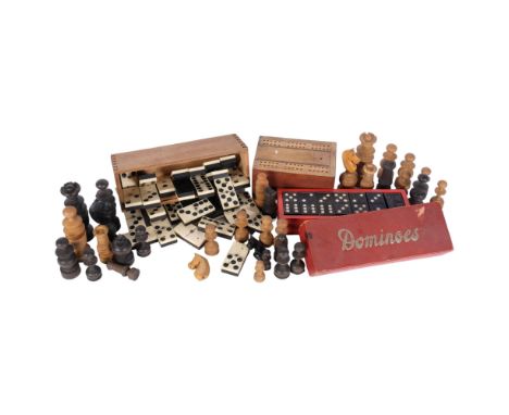 Chessmen, cribbage box, dominos etc 