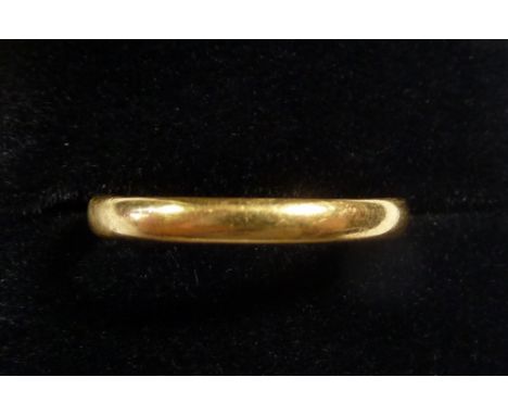 A 22ct gold wedding ring, size R, 3.4g 