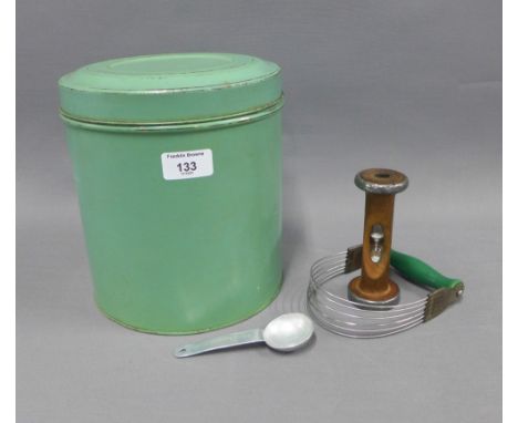 Vintage kitchenalia to include a green enamel tin, whisk, egg timer and measuring spoons, etc (a lot) 