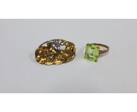 9ct gold Art Nouveau style brooch, 3cm wide and a 9ct gold cocktail ring, UK ring size N (2) 