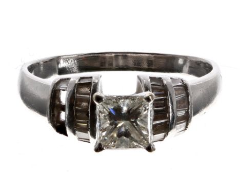 Platinum princess-cut diamond ring with baguette-cut shoulders, the centre stone 1.00ct approx, clarity SI, colour G/H, width