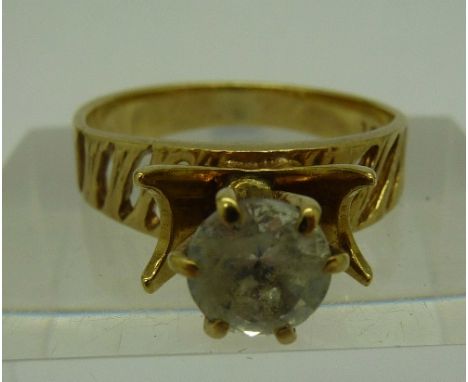 A 9ct gold and cubic zirconia ring, weight 3.5g, size M