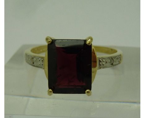 A 9ct gold, diamond and garnet ring, weight 1.8g, size N