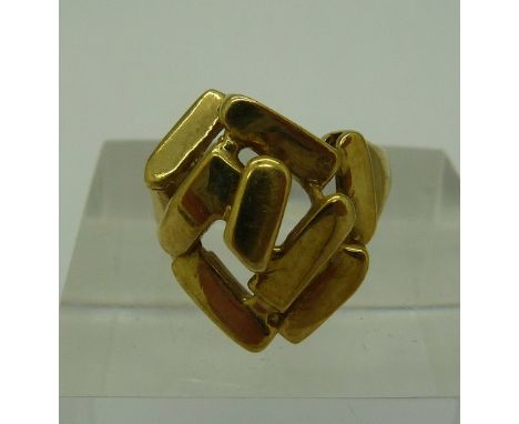 A 9ct gold ring, weight 2.7g, size H