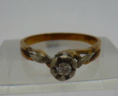 An 18ct gold and diamond solitaire ring, weight 2.7g, size P