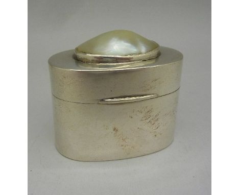 A silver pill box with pearl inset top, weight 40g