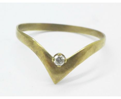 A 9ct gold and white stone ring, 0.8g, R
