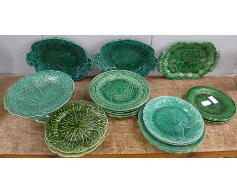 Cabbage leaf pottery; eighteen plates including Wedgwood and a comport