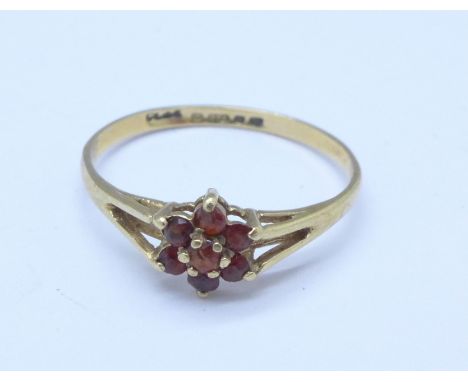 A 9ct gold ring, 1g, K