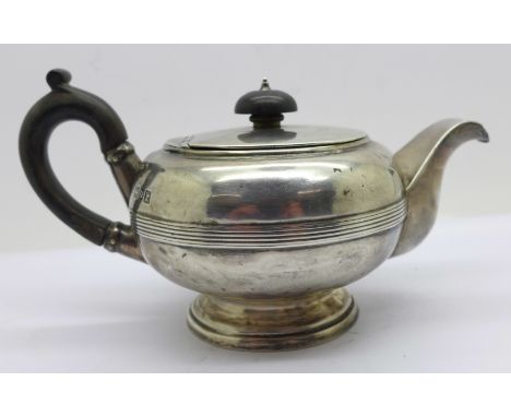 A silver bachelor's teapot, 235g