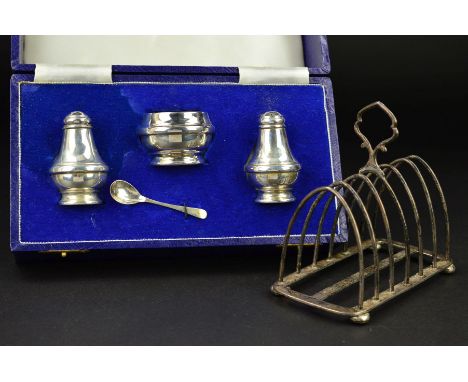 A GEORGE V SILVER SEVEN BAR TOAST RACK, arched form on a rectangular base with flattened bun feet, numbered 170, makers Hukin