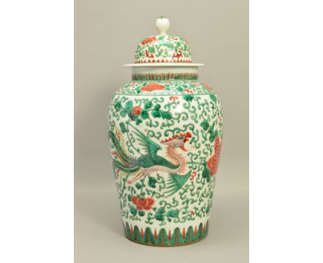 A 20TH CENTURY CHINESE PORCELAIN FAMILLE VERTE VASE AND COVER, the domed cover with spherical finial, enamelled with foliate 