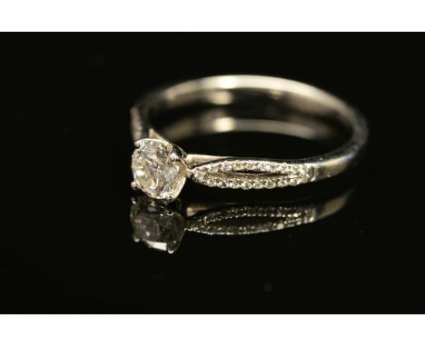 A MODERN DIAMOND SINGLE STONE RING, with diamond crossover set shoulders, principle diamond accompanied by GIA diamond gradin
