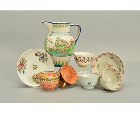 AN EARLY 19TH CENTURY WORCESTER PORCELAIN TEACUP, orange marble decoration, gilt Greek Key border, painted with puce crest fo