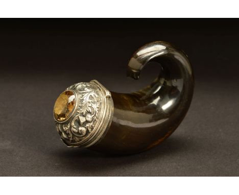 A VICTORIAN SCOTTISH HORN SNUFF MULL, hinged white metal domed cover with inset smokey quartz surrounded by repousse thistle 