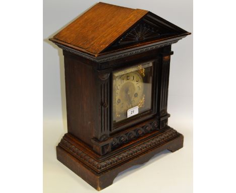A late Victorian/ early 20th century oak mantel clock, brass dial, Arabic numerals, twin winding holes