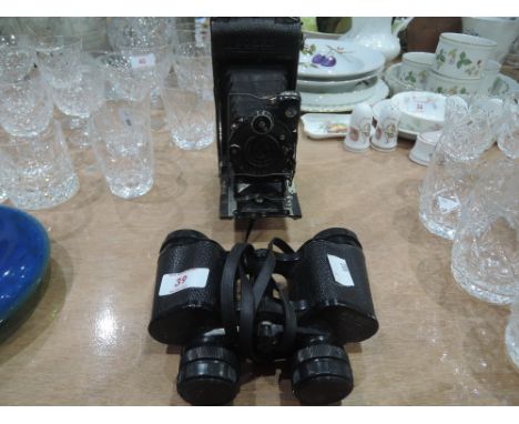 A Vintage Goerz Tenax camera and pair of binoculars
