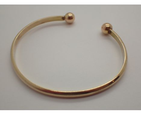 9ct gold bangle with ball ends 6.9g