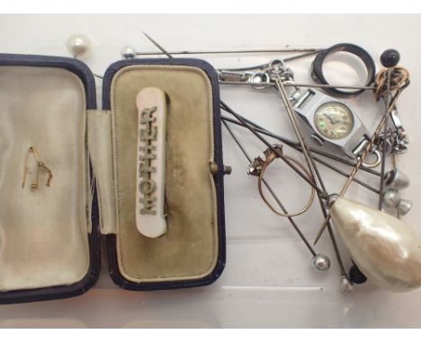 Mixed items including wristwatch and stick pin 