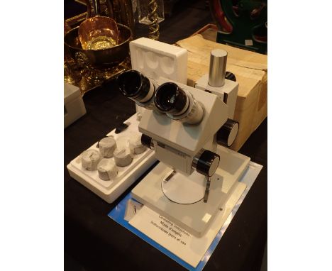 Zeiss GSZ stereoscopic microscope with leaflet
