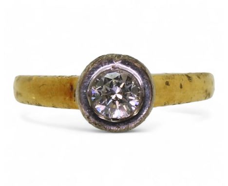 An 18ct gold diamond solitaire ring (af), diamond approx 0.25cts, size H, weight 3.6gms Condition Report:Nice bright diamond 