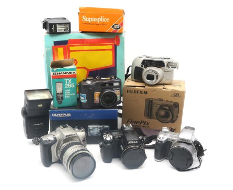 A Pentax Ist camera fitted with a SMC Pentax 1:3.5-5.6 28-80mm lens, a Nikon Coolpix 5700 camera with Zoom Nikkor ED 1:2.8-4.