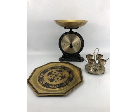 Interesting collection of metal items to include a silver plated egg cruet by Cross Arrows, a Salter cast metal family scale 