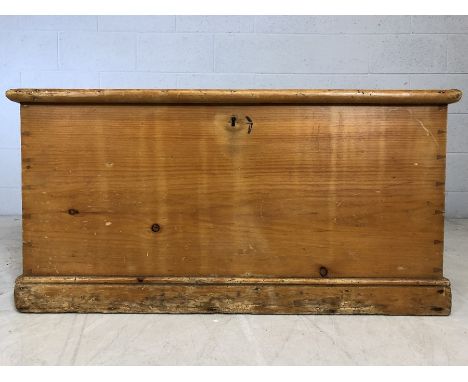 Vintage pine blanket box approx 86cms x 51cms x 45cms tall 