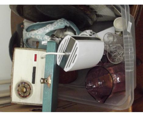Assorted items to include a Gaitey radio for repair, desk lamp etc 