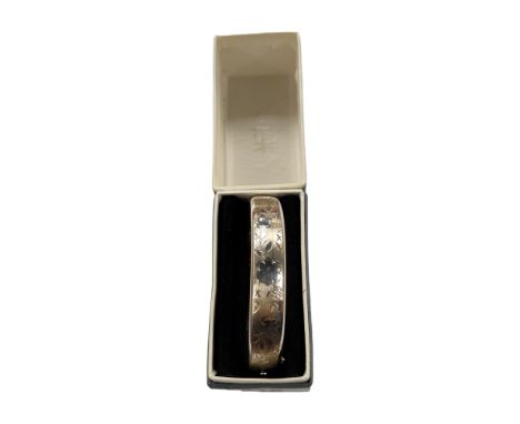 SILVER BANGLE 