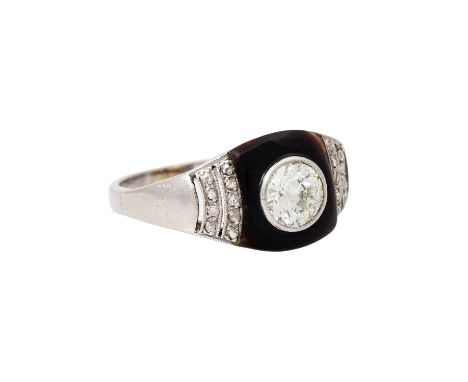 Art Déco Ring mit Diamant von ca. 0,5 ct, ca. LGW (I-J)/SI im Übergangsschliff, Diamantrosen und schwarzem Email, Platin 3,5 