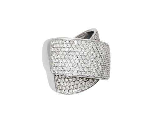Ring mit Brillanten zus. ca. 4 ct, gute Farbe u. Reinheit, WG 18K, 21,4 gr, RW: ca. 57, 21. Jh., leichte Tragespuren, italien