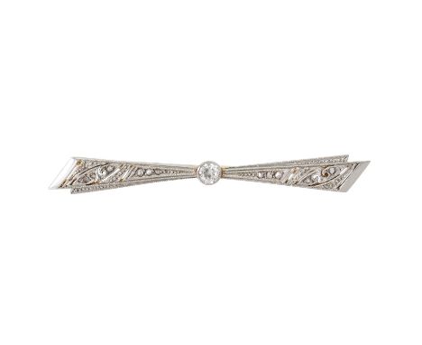 Art Déco Brosche mit kleinen Diamanten, zentral ca. 0,10 ct, weitere Rosen zus. ca. 0,07 ct, GG 14K, Schauseite Platin, 2,7 g