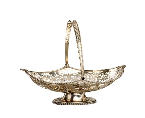 LONDON "Durchbruchschälchen" 925er. Silber, 1898 William Hutton & Sons, London, längliche an den Enden hochgezogene Form, dur