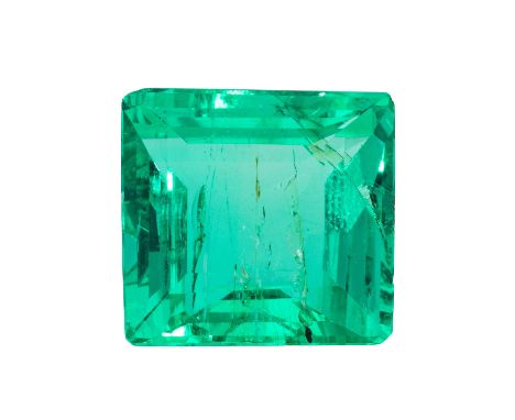 Smaragd im Treppenschliff von ca. 6,7 ct (11,7 x 11,1 x 7,2 mm), deutl. nat. Wachstumsmerkmale, guter Zustand. WBW: ca. 1000 