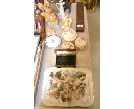 Ceramics and Glass - Wade Whimsies, including Lady and the Tramp, Si and Am;  Pendelphin;  Continental dressing table tray;  