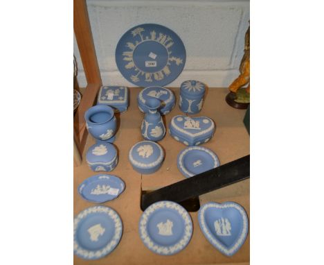 A Wedgewood Jasper heart trinket box, others round, square, etc, vases, pin dishes etc (14)