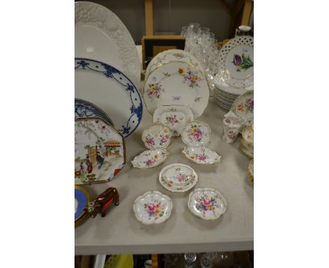 A Royal Crown Derby Posie pattern dinner plate; another; trinket dishes; a pair of modern planters.