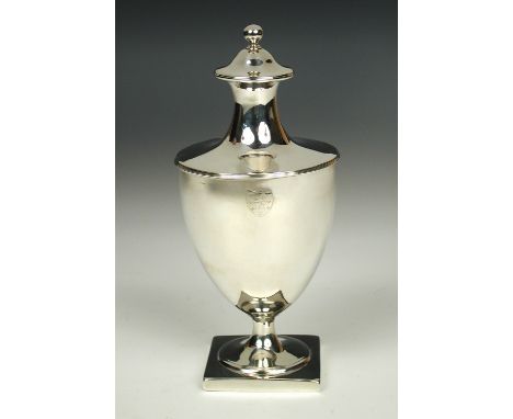 A George III silver sugar vase, by David & Robert Hennell, London 1796, of plain vase shaped body with reeded edge raised fro