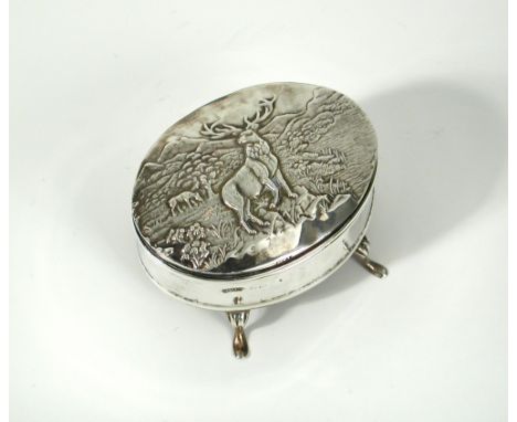 A small Edwardian silver ring box, by Henry Wilkinson Ltd, Birmingham 1910, of plain oval form raised on four pad feet, the h