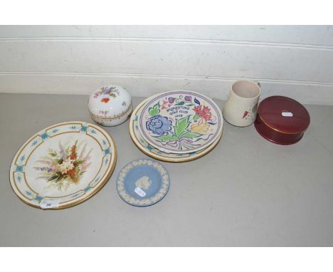 Mixed Lot: Worcester plates, Poole Pottery plate and other assorted ceramics