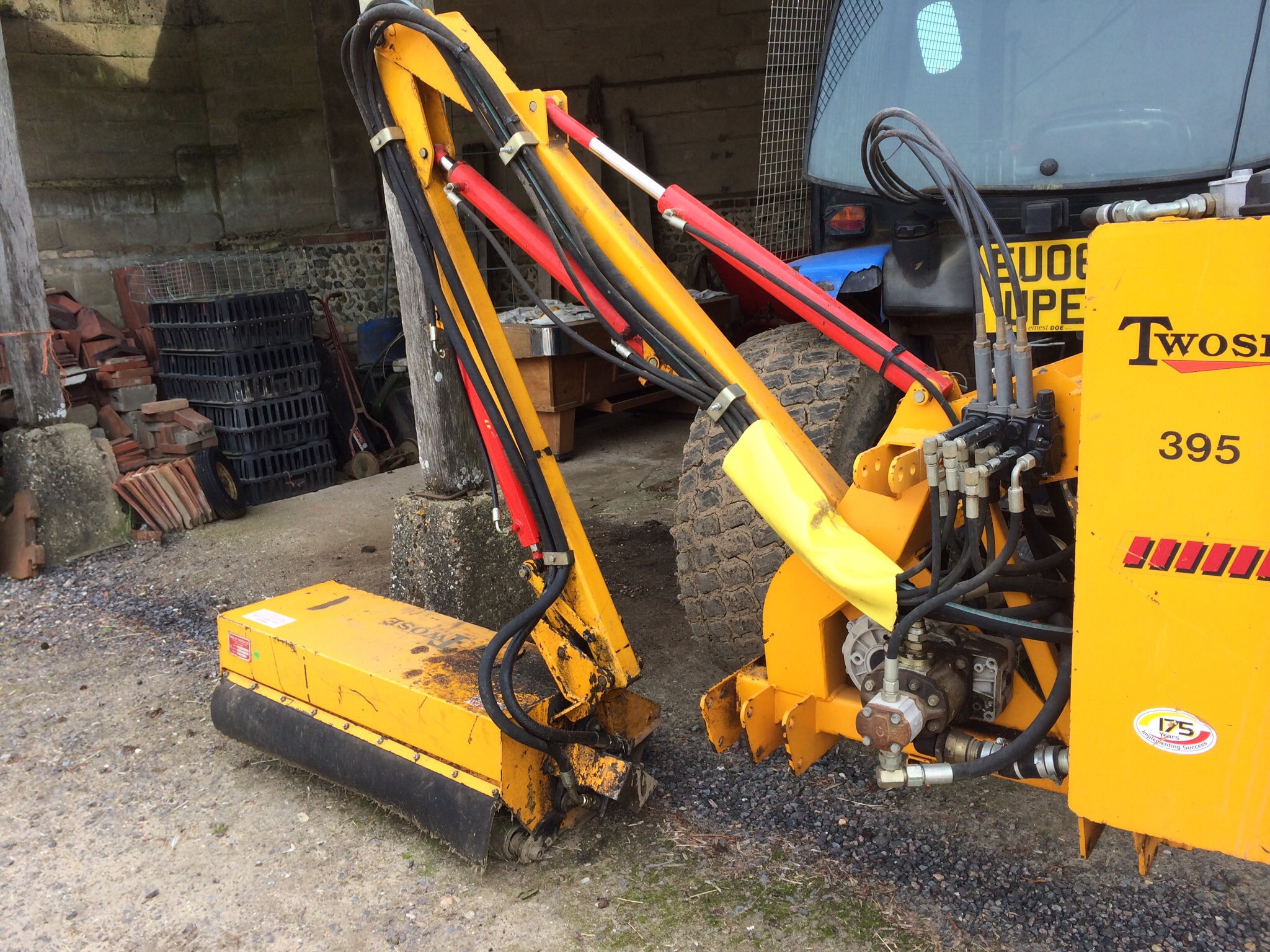 Twose 395 Hedge cutter Machine No 100HD395LHG Serial No 313742 060LL