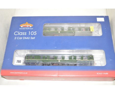 Bachmann Branchline: a 00-gauge Class 105 tea car DMU set (boxed).