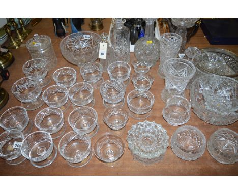 Cut glassware, to include: a lamp; decanters; circular dishes; grapefruit dishes; and other items.