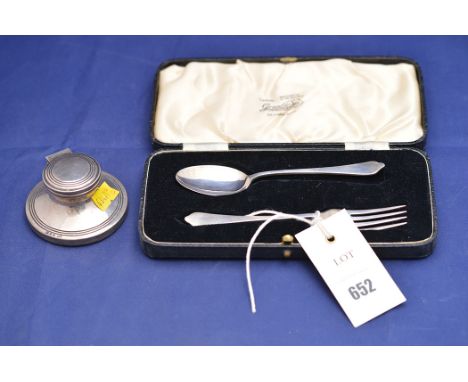 An Elizabeth II silver christening set, by Travis, Wilson & Son Co. Ltd., Sheffield 1962, comprising: teaspoon and fork, in f